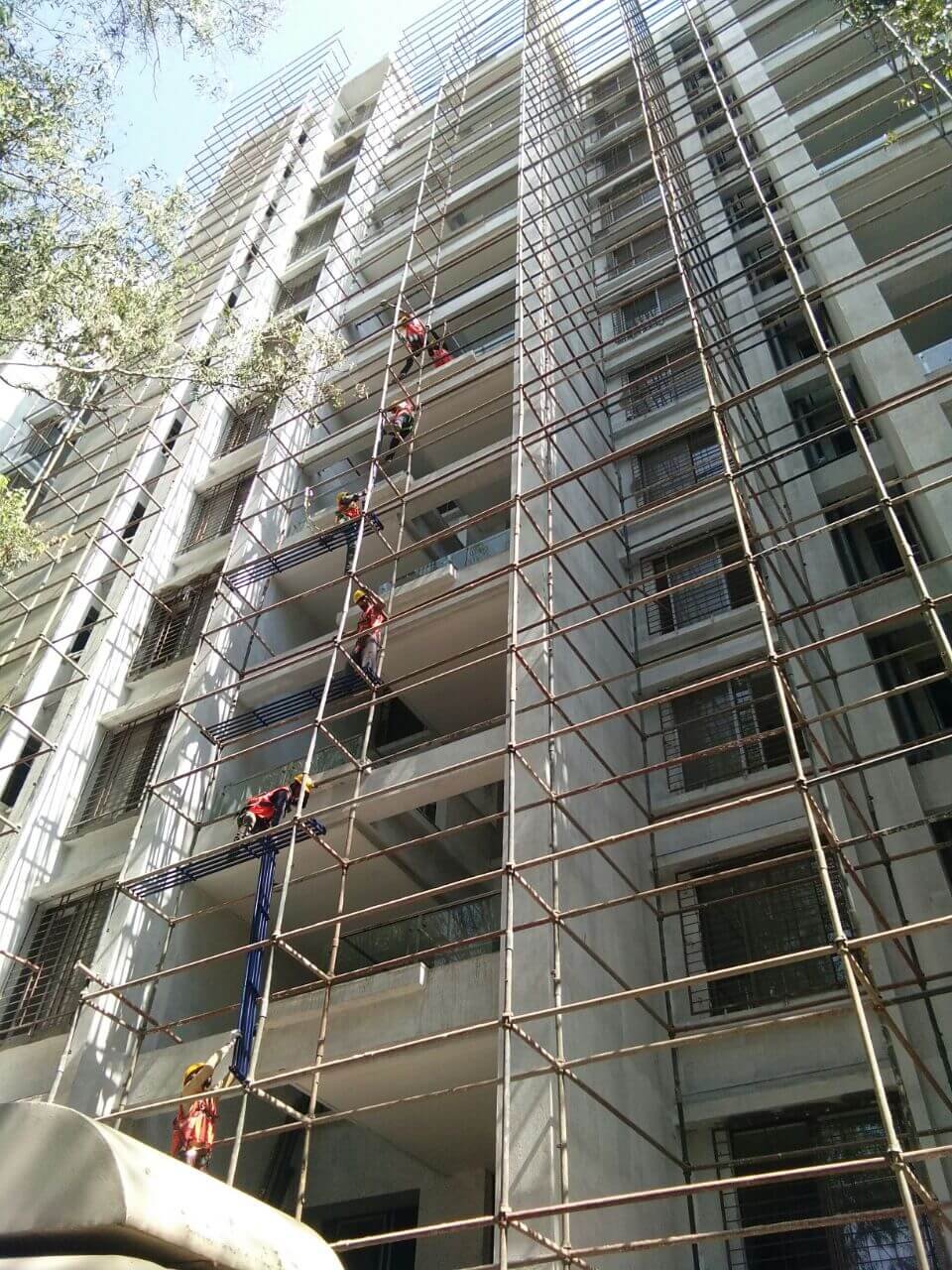 Close-up field record of high stability cross braced interlocking scaffolding nodes deployed on site